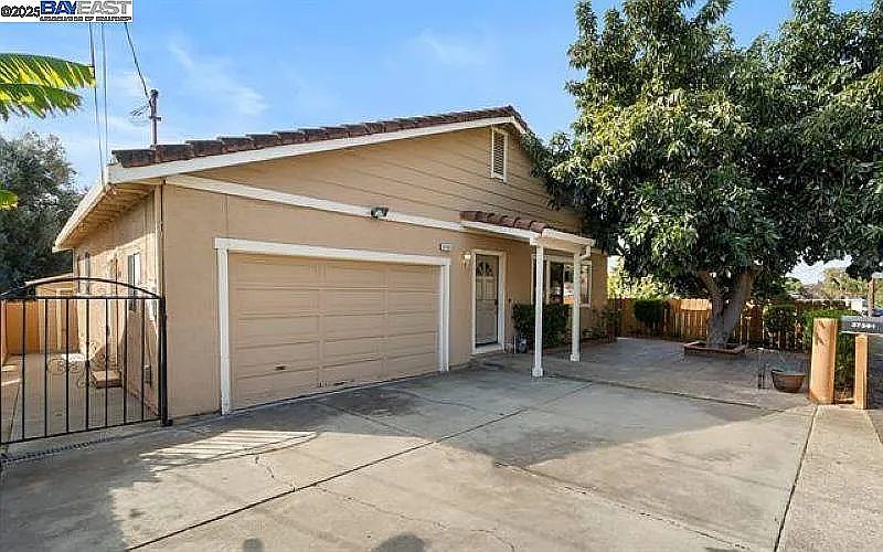 37391 Mission Blvd photo 2