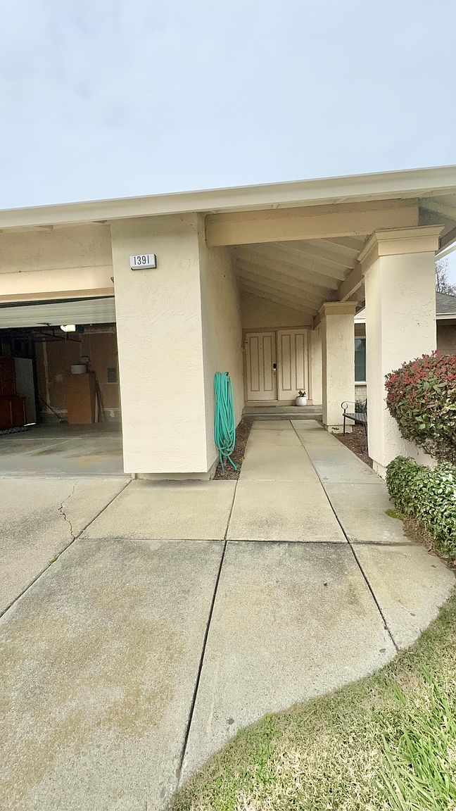1391 Hardy Pl photo 4