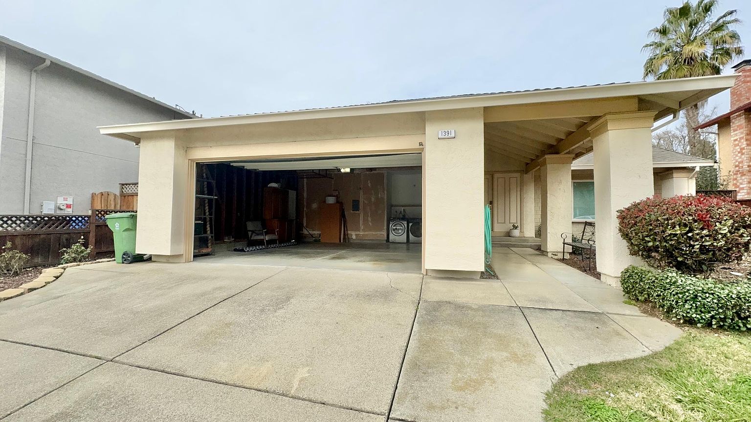 1391 Hardy Pl photo 2
