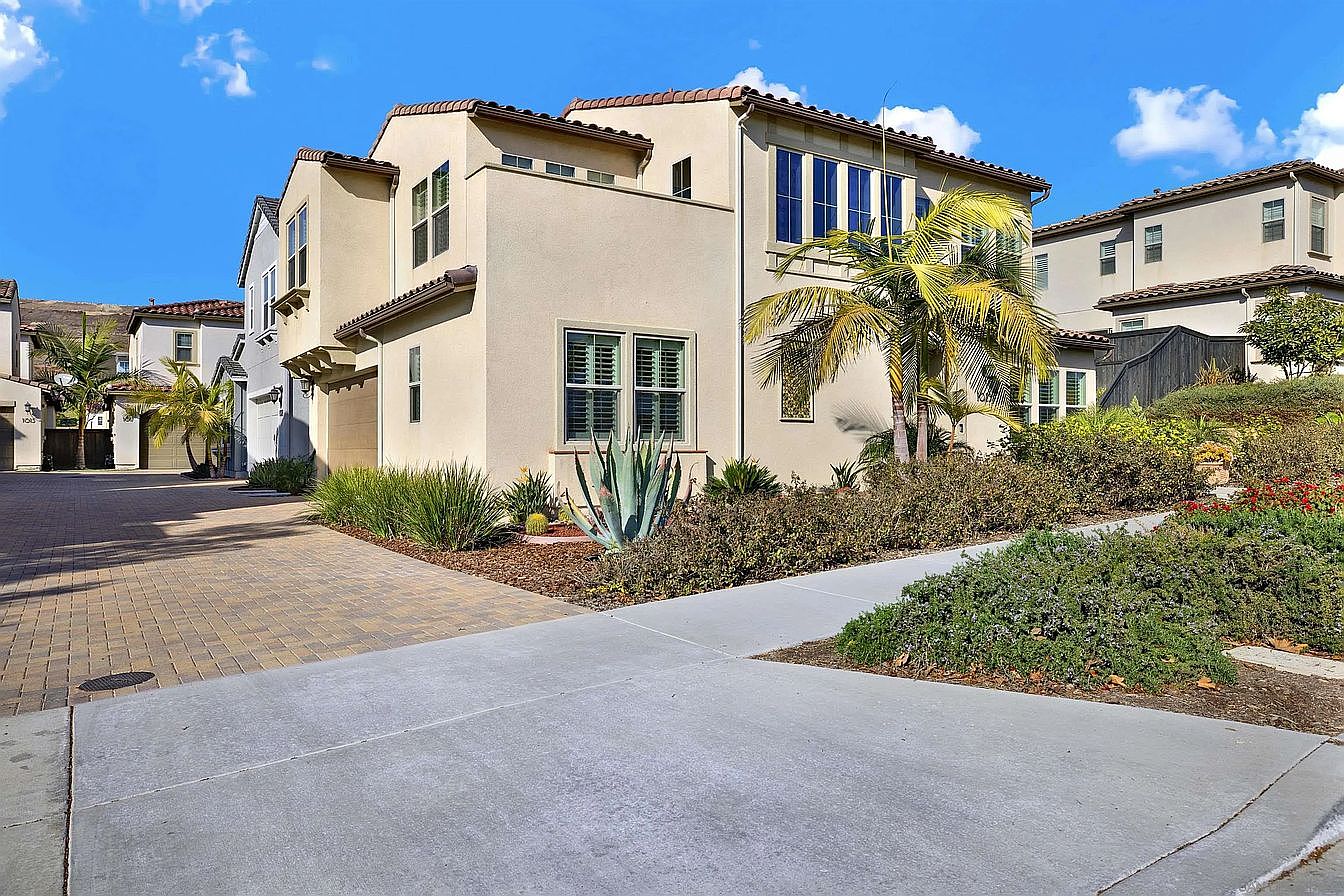 1025 Camino Aldea photo 2