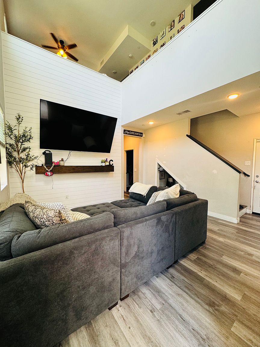 1370 Calle Sandcliff photo 5