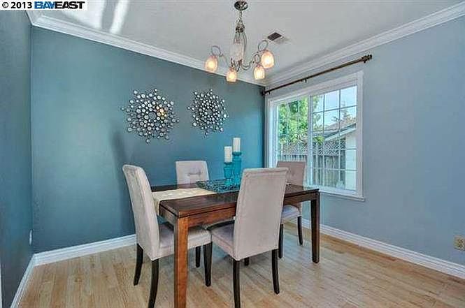 66 Snyder Way photo 3