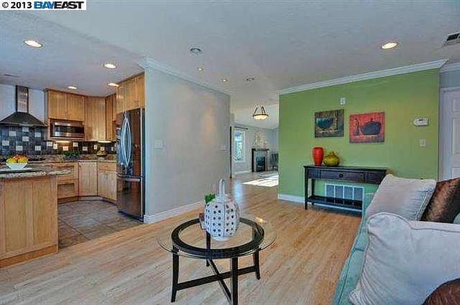 66 Snyder Way photo 5