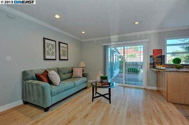 66 Snyder Way photo 4
