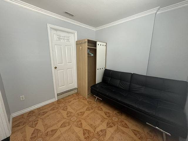 927 Bedford St photo 5