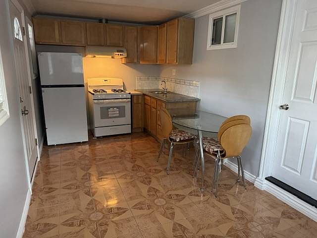 927 Bedford St photo 2
