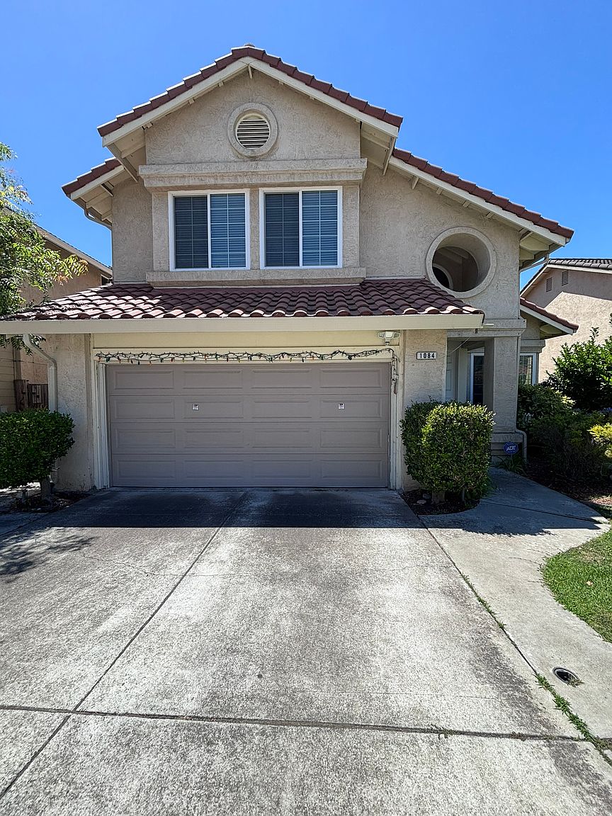 1084 Sunrise Dr photo 2