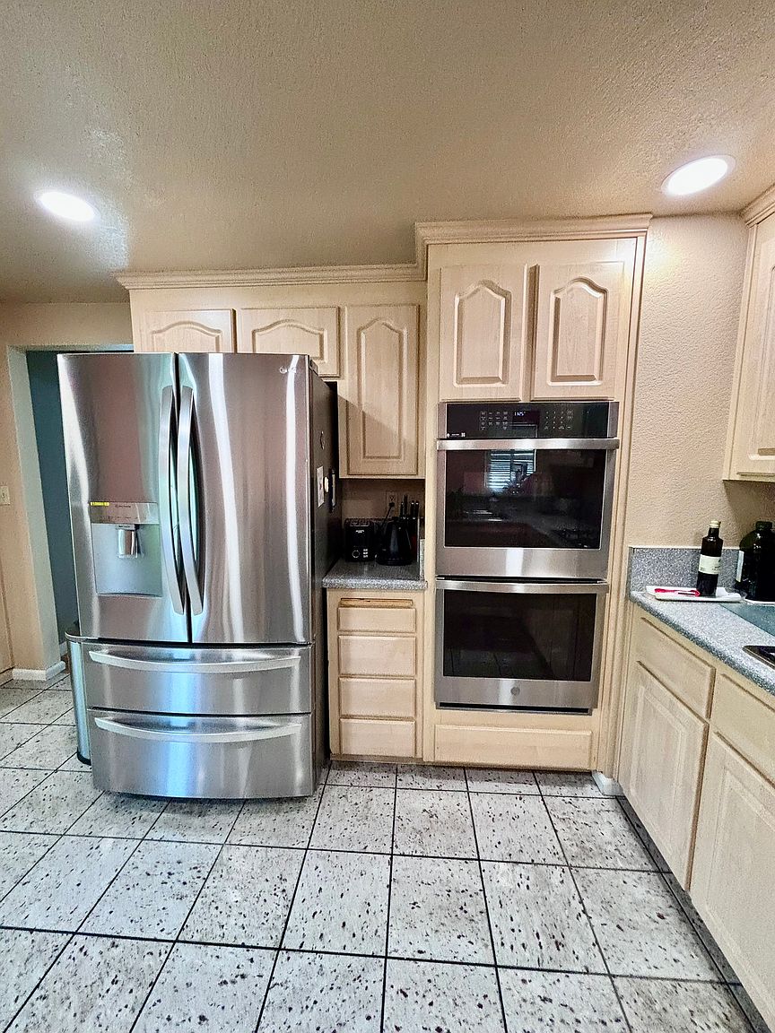 1084 Sunrise Dr photo 4
