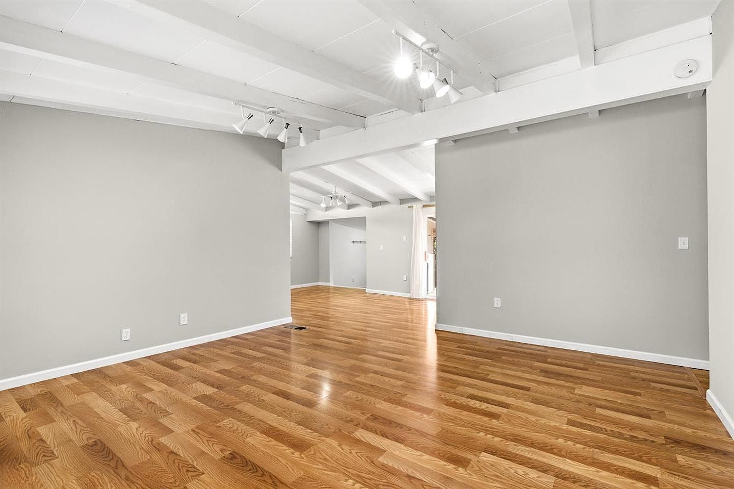 2217 Marion Ave photo 3