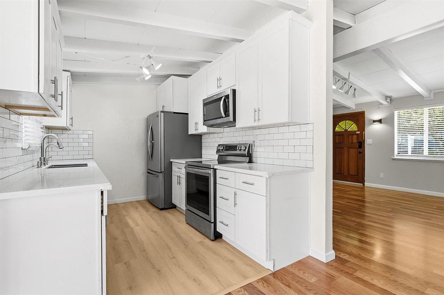2217 Marion Ave photo 4