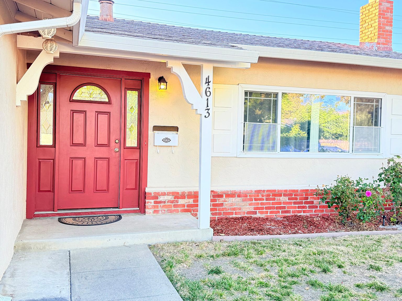 4613 Hampshire Way photo 2