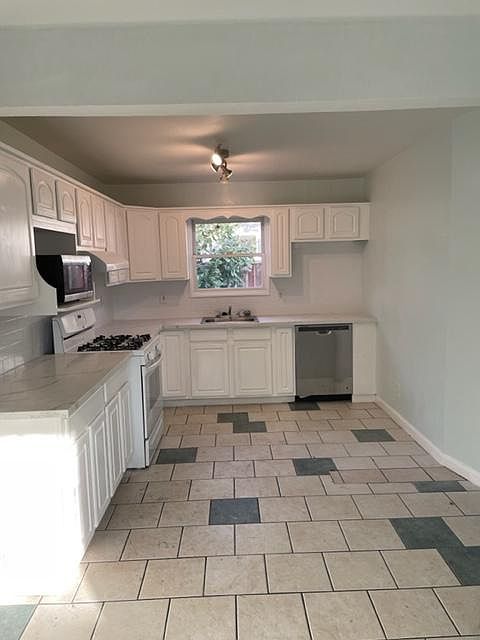 42838 Homewood St photo 2