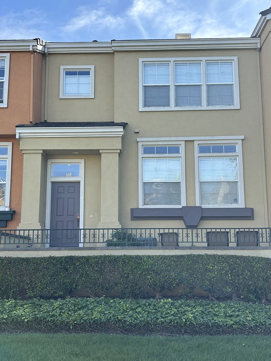 3737 Langdon Cmn photo 2