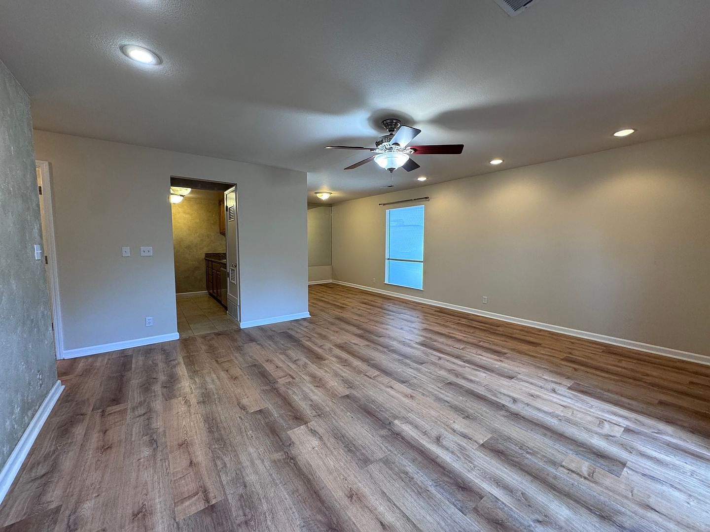 5572 Magnolia Ter photo 4