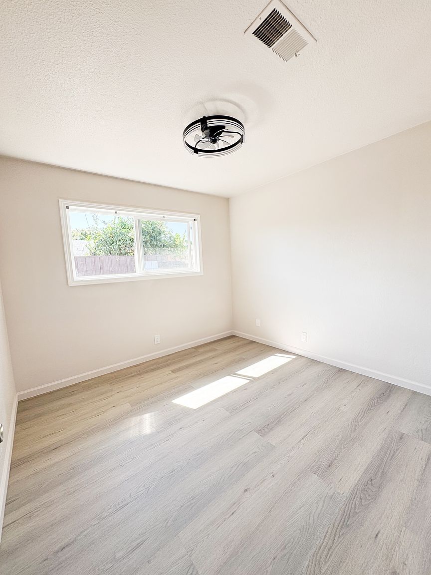 35225 Santiago St photo 5