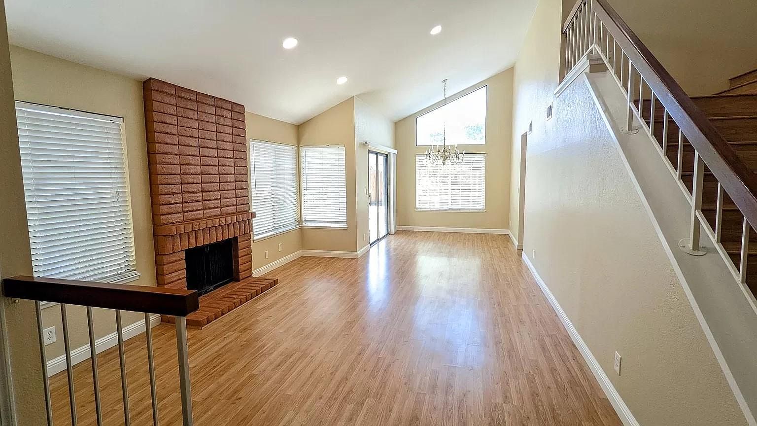 33006 Soquel St photo 2