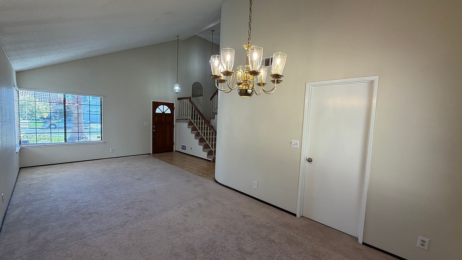 32727 Gustine St photo 5