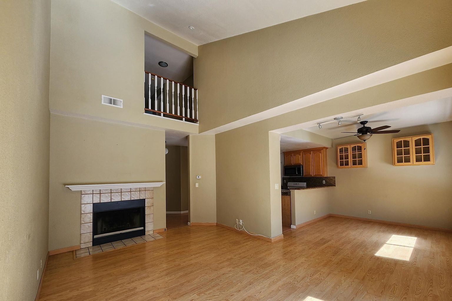 5012 Crandallwood Dr photo 2