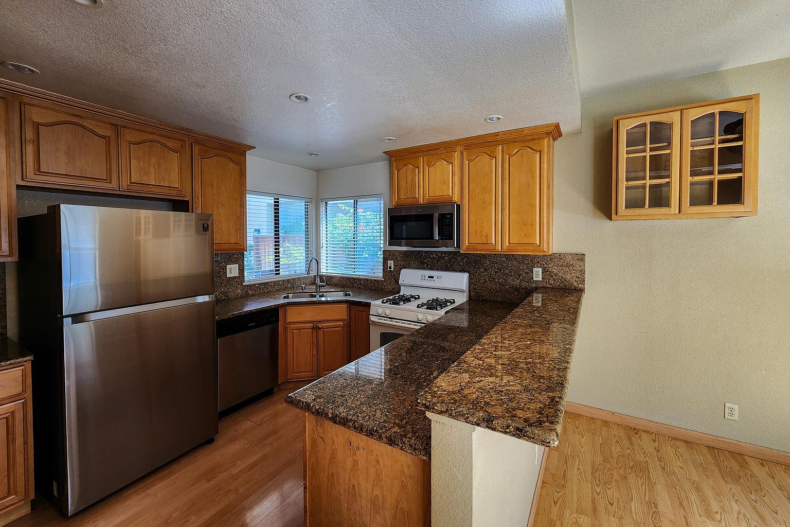 5012 Crandallwood Dr photo 4