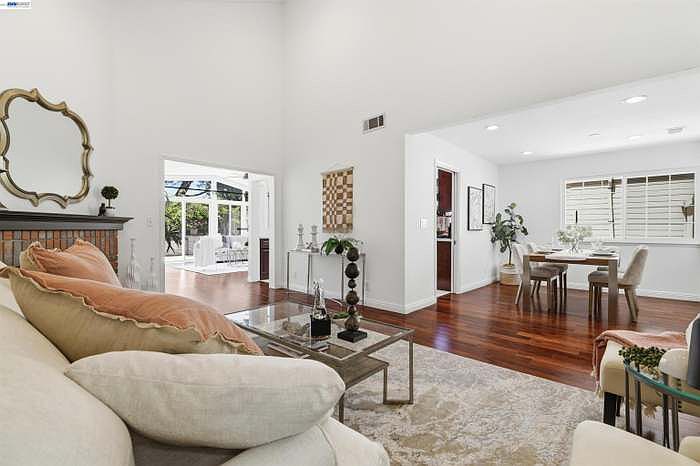 34561 Winslow Ter photo 2