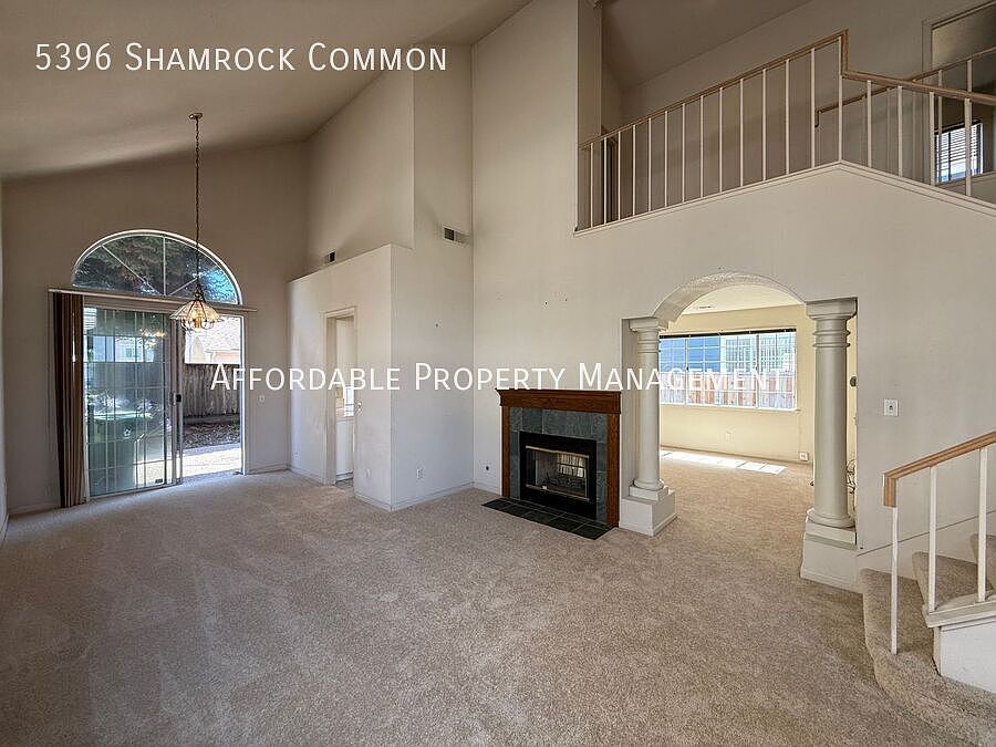 5396 Shamrock Cmn photo 3