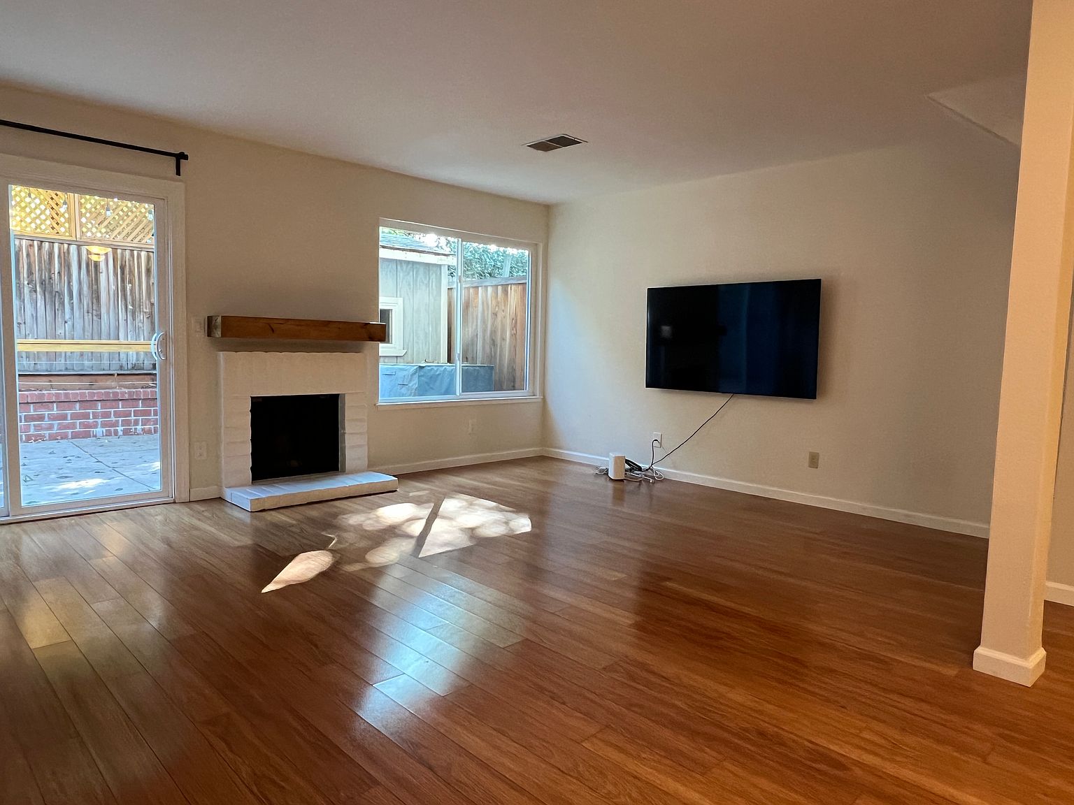 7520 Silvertree Ln photo 3