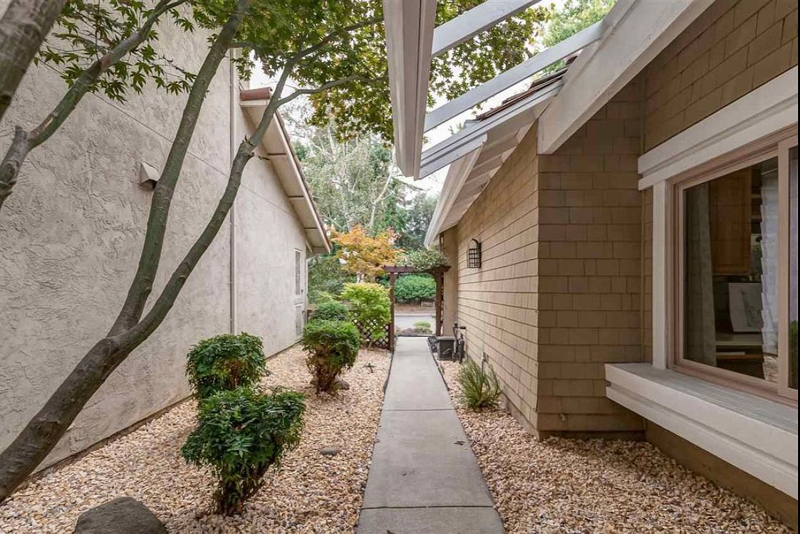 7265 Castle Dr photo 2