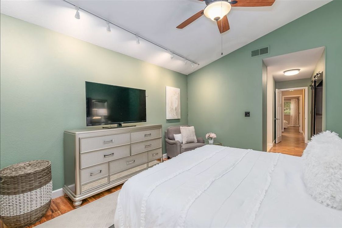 7265 Castle Dr photo 4