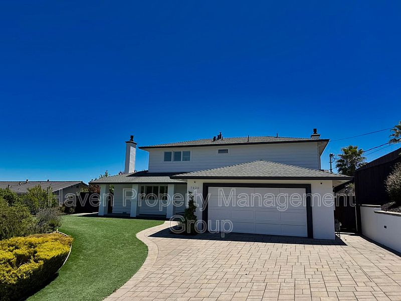 7420 Hansen Dr photo 2