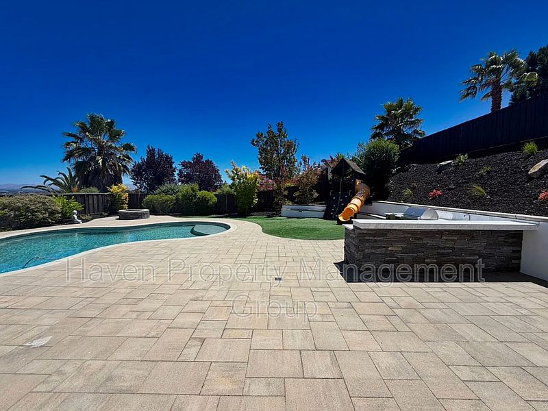 7420 Hansen Dr photo 5