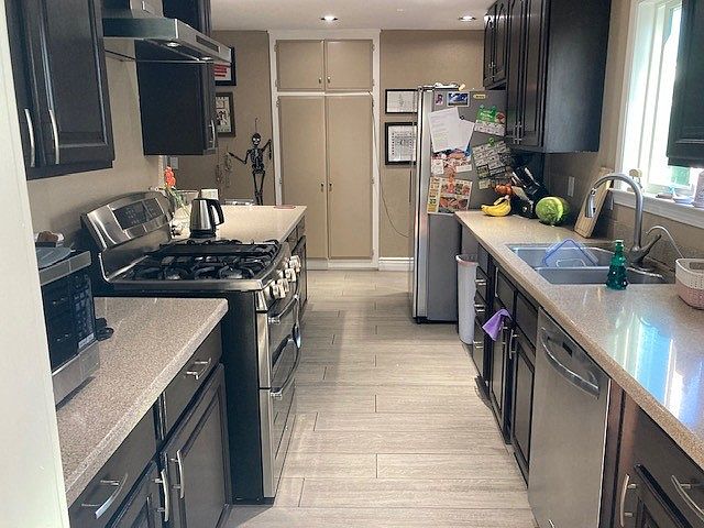 6840 Ione Way photo 3