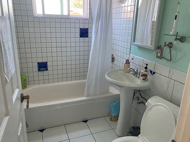 6840 Ione Way photo 4