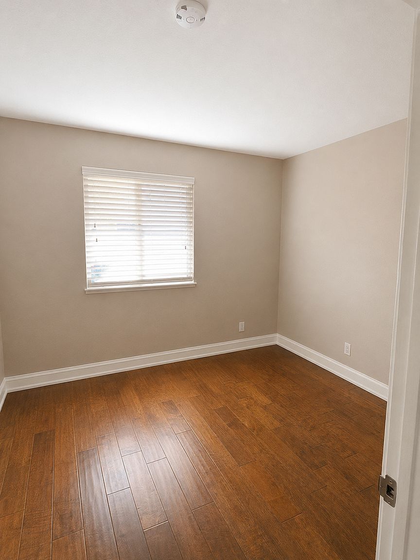 6851 Penn Dr photo 5