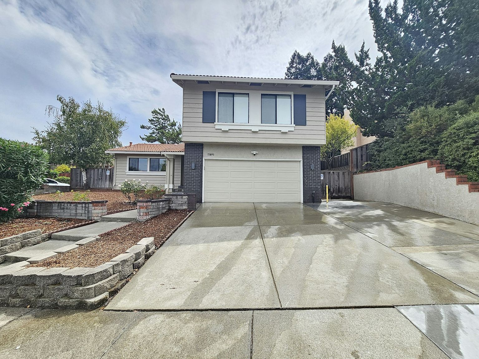 11891 Bloomington Way