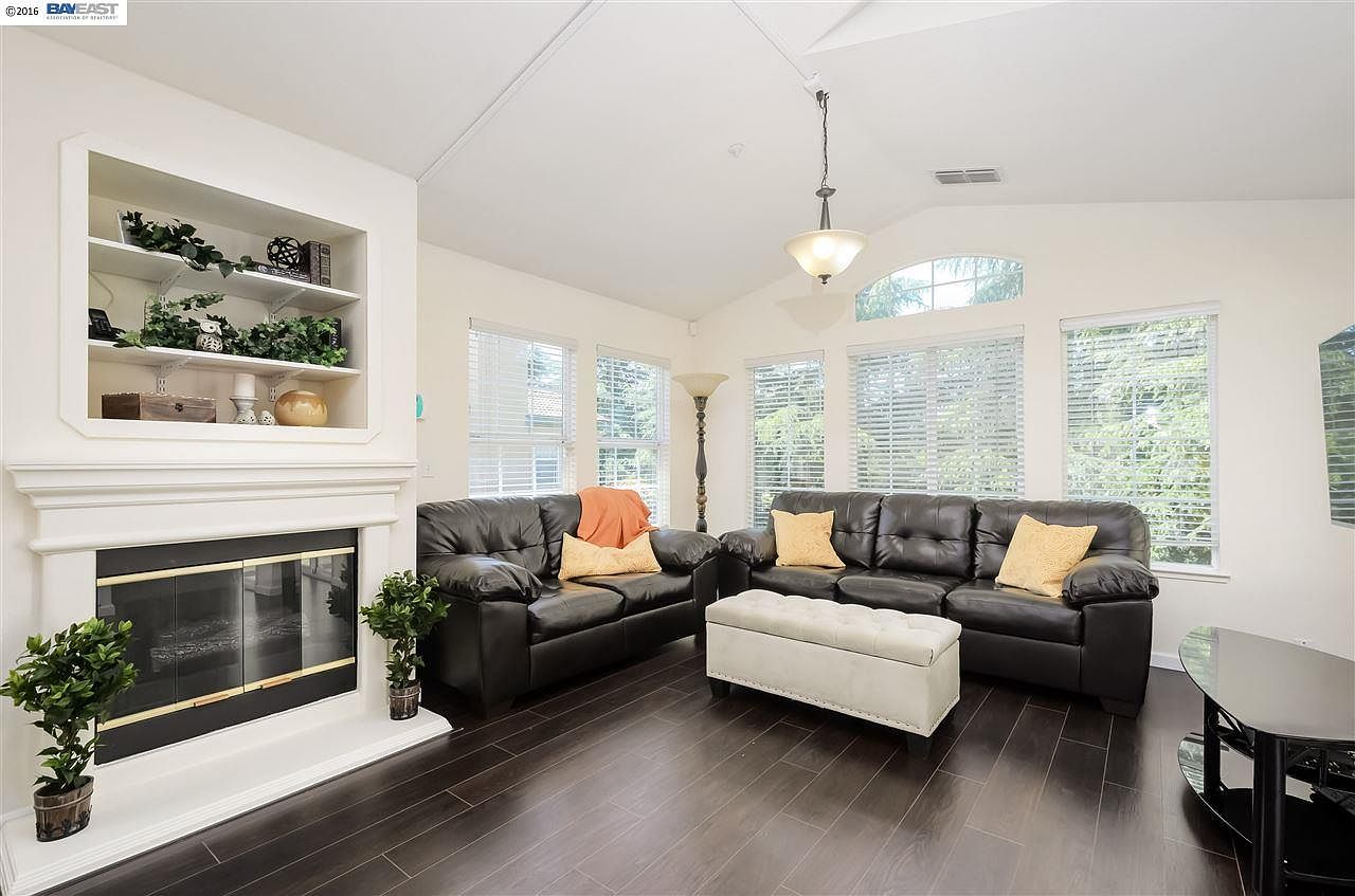 4287 Zevanove Ct photo 2