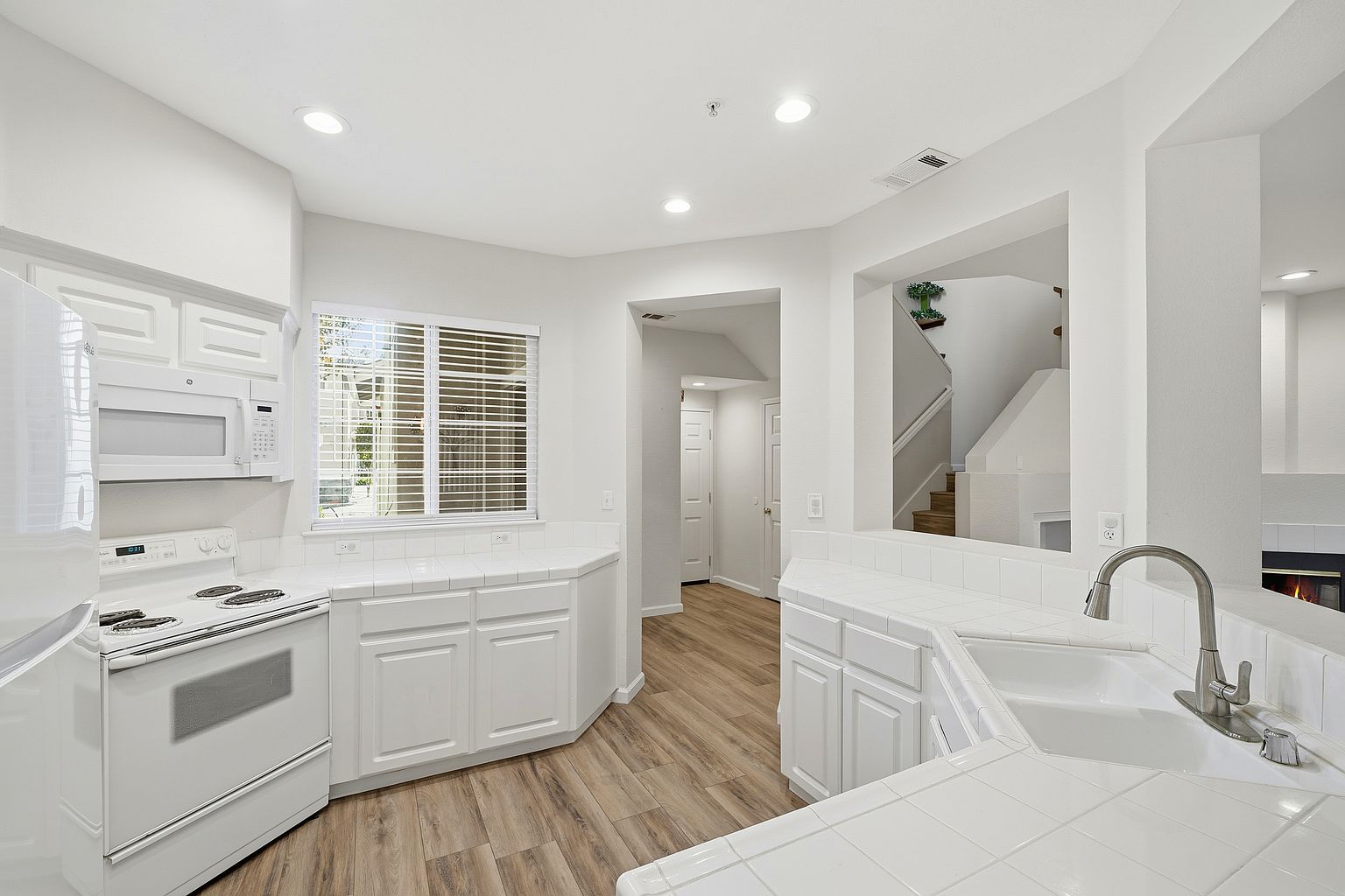 10856 Glengarry Ln photo 5
