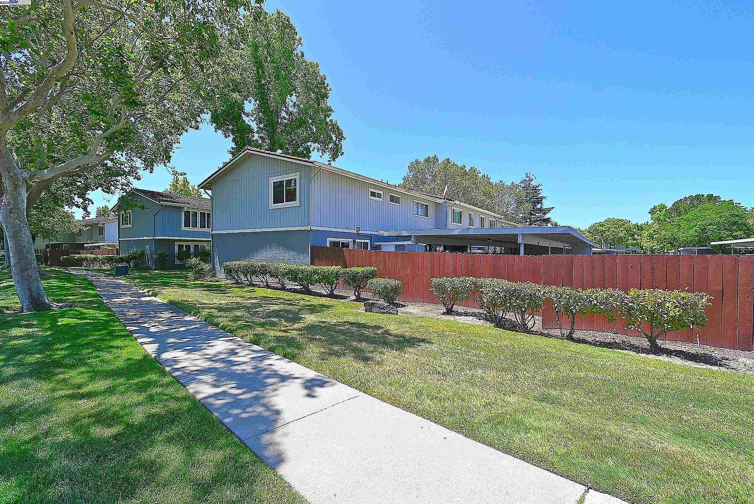 4408 Comanche Way photo 3