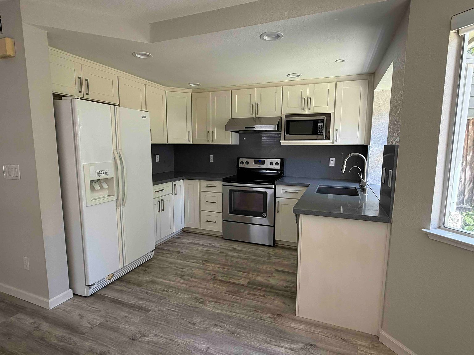 3055 Badger Dr photo 3