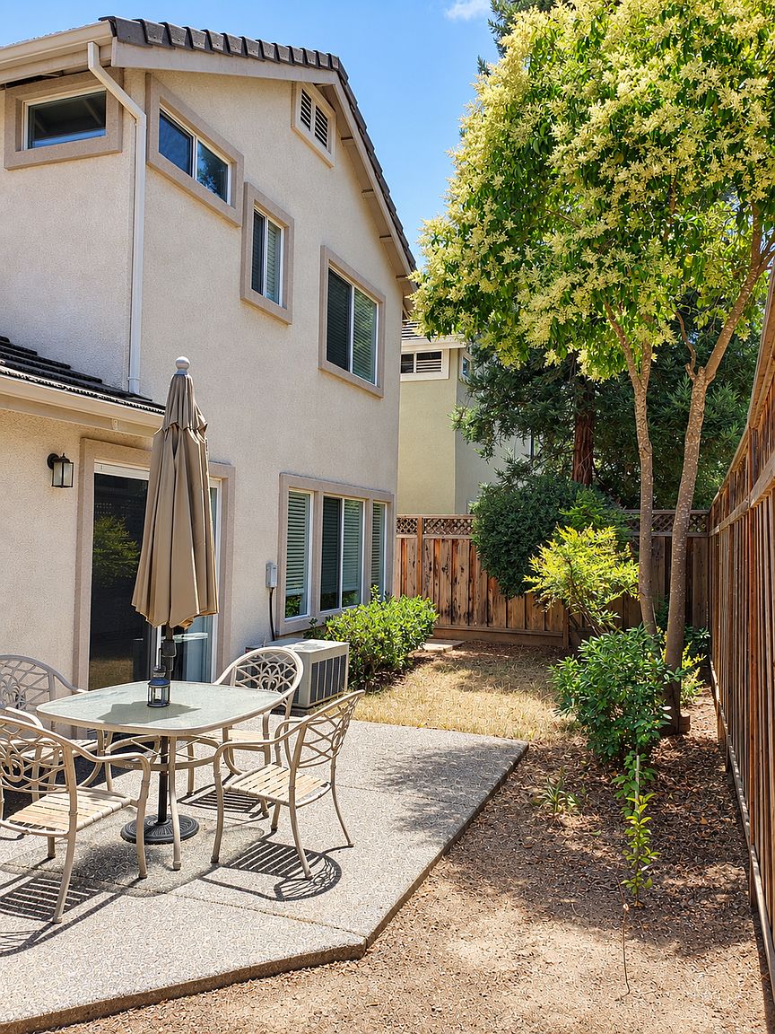 2029 Olivia Ct photo 2