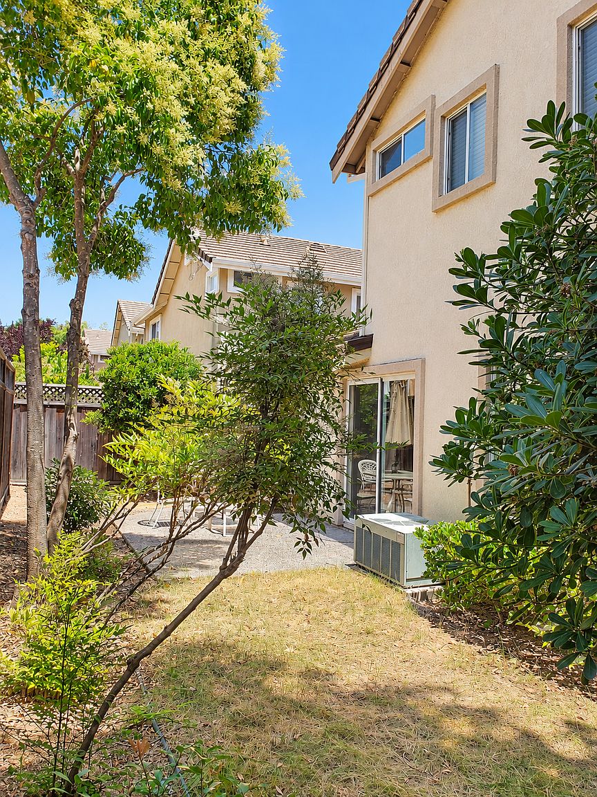 2029 Olivia Ct photo 3