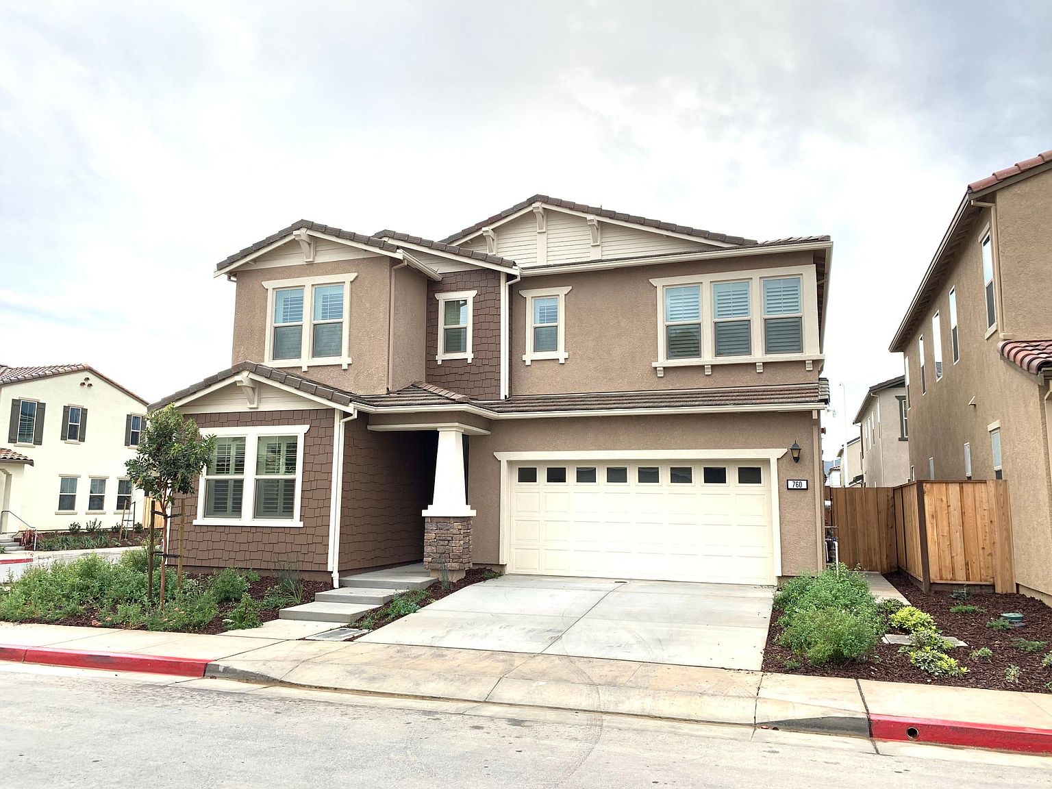 760 Einstein Pl photo 3