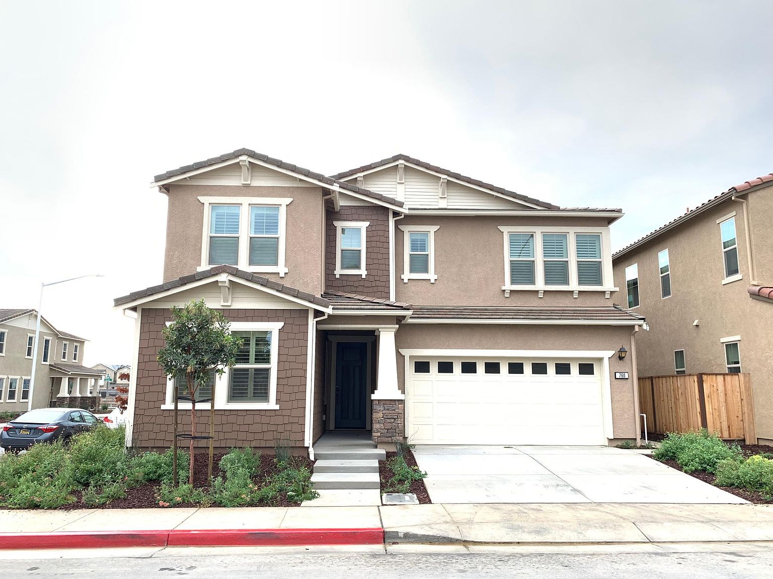 760 Einstein Pl photo 2