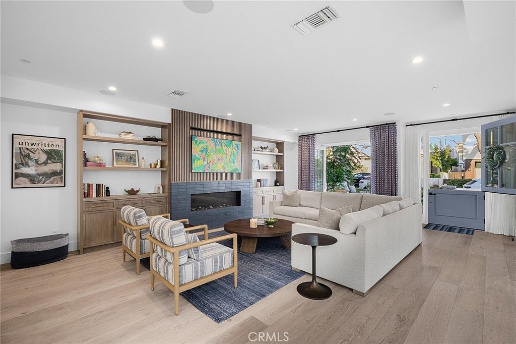 225 Jasmine Ave photo 3