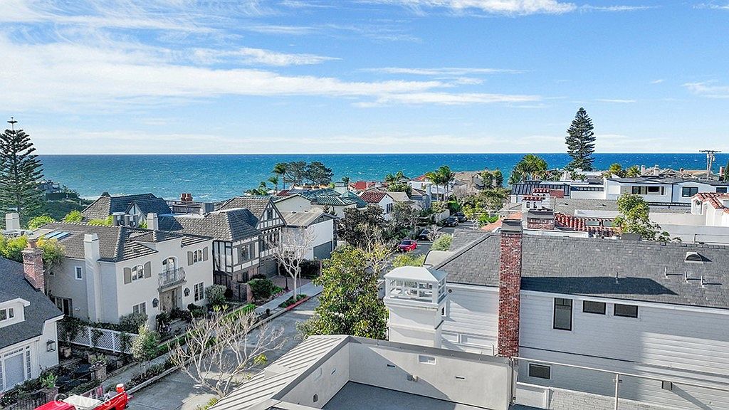 243 Poppy Ave photo 2
