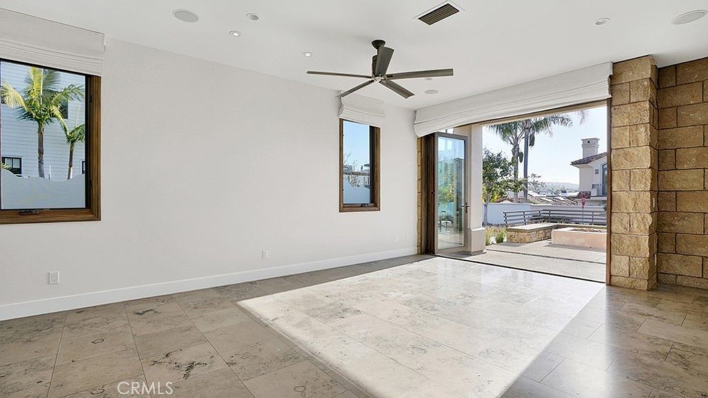 243 Poppy Ave photo 4