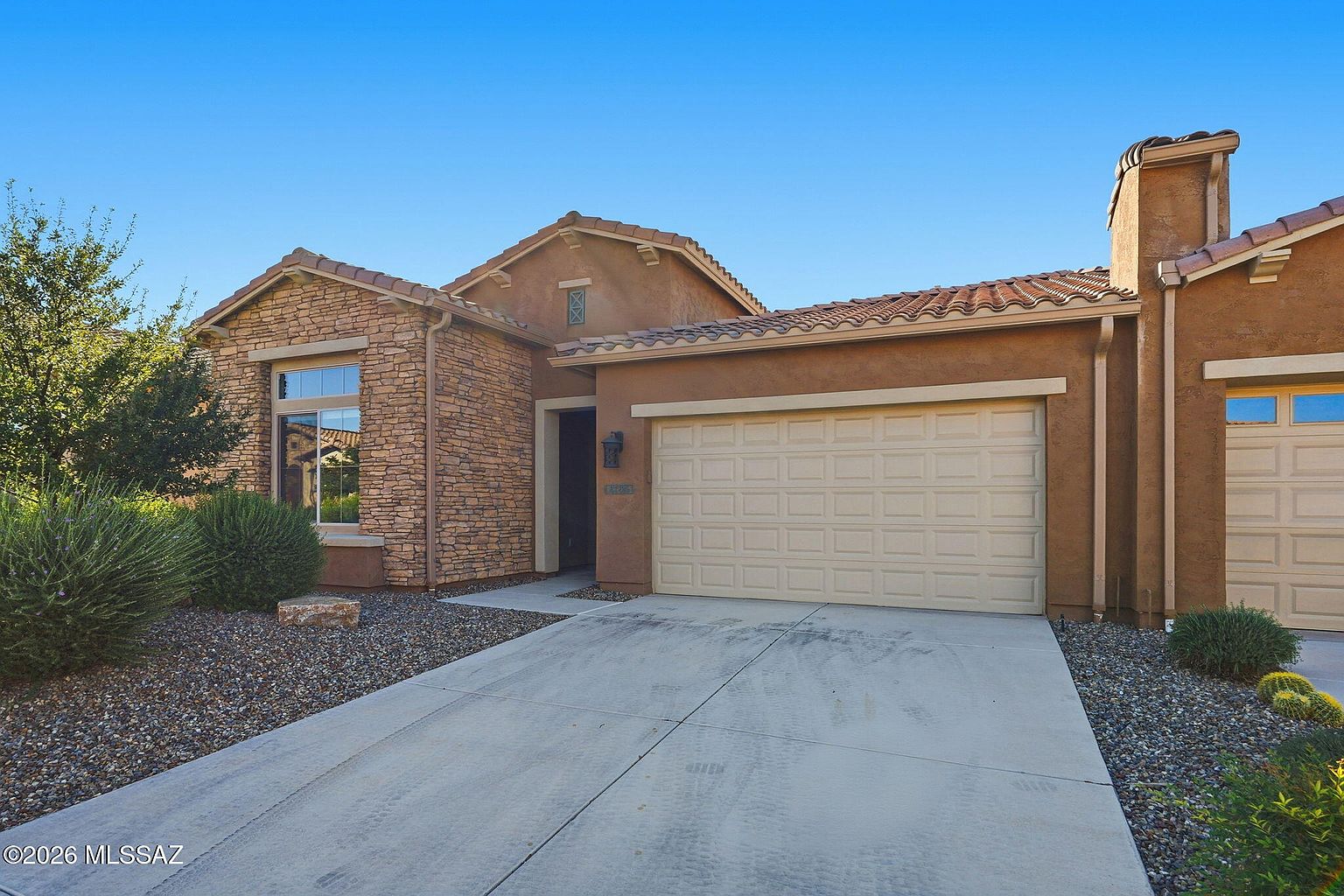 61295 E Flint Dr Oracle, AZ 85623 photo 2