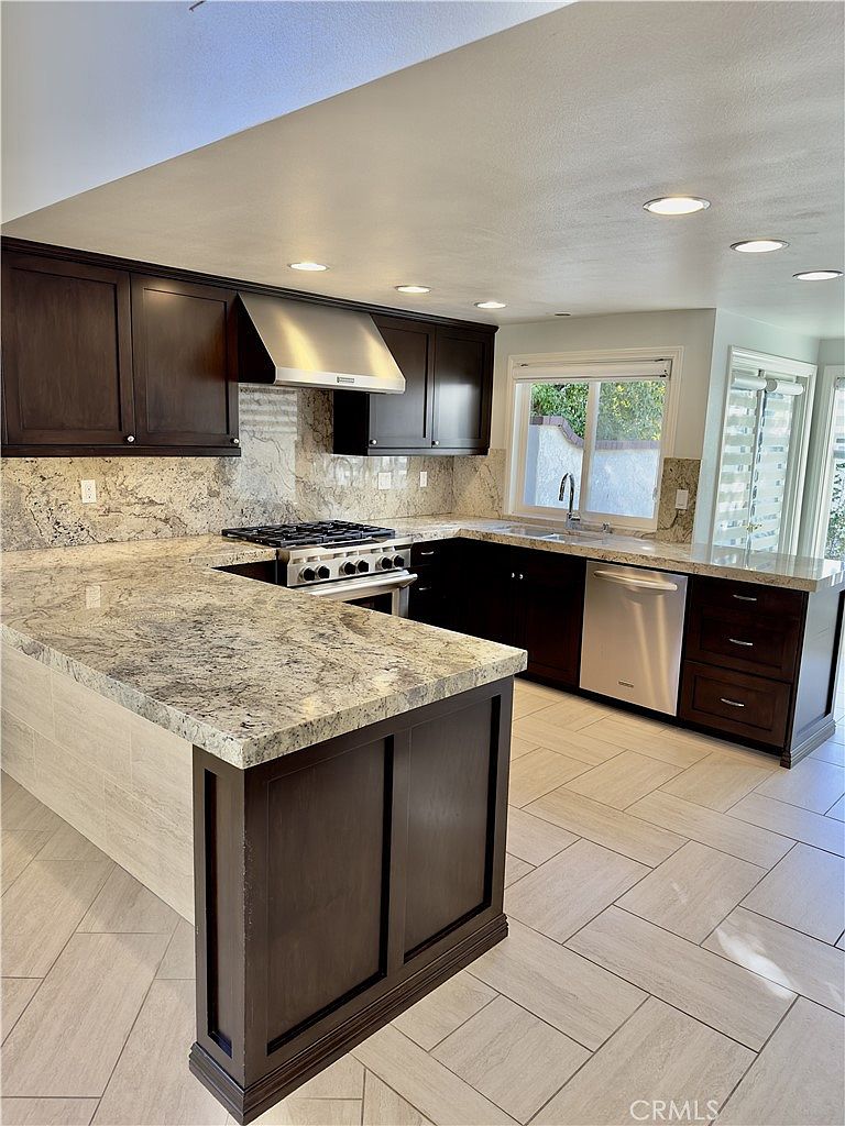 43 Beachcomber Dr photo 4