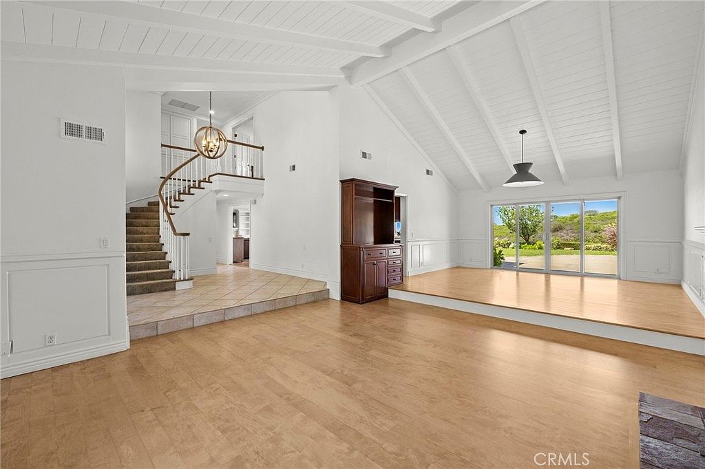 26 Mission Bay Dr photo 4