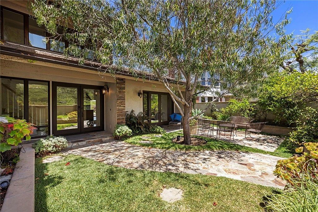 26 Mission Bay Dr photo 3