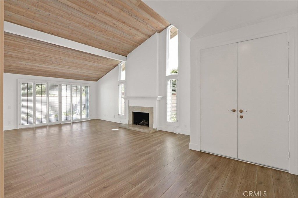 35 White Water Dr photo 3